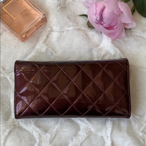 SOLD Chanel Patent Leather Quilted wallet - Picture 4 of 11